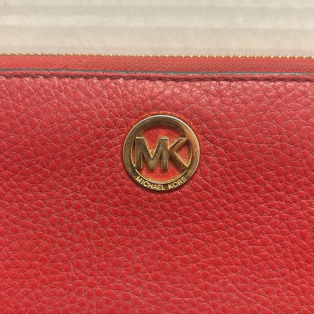 Michael Kors Red Pebbled Leather wallet - Picture 2 of 6